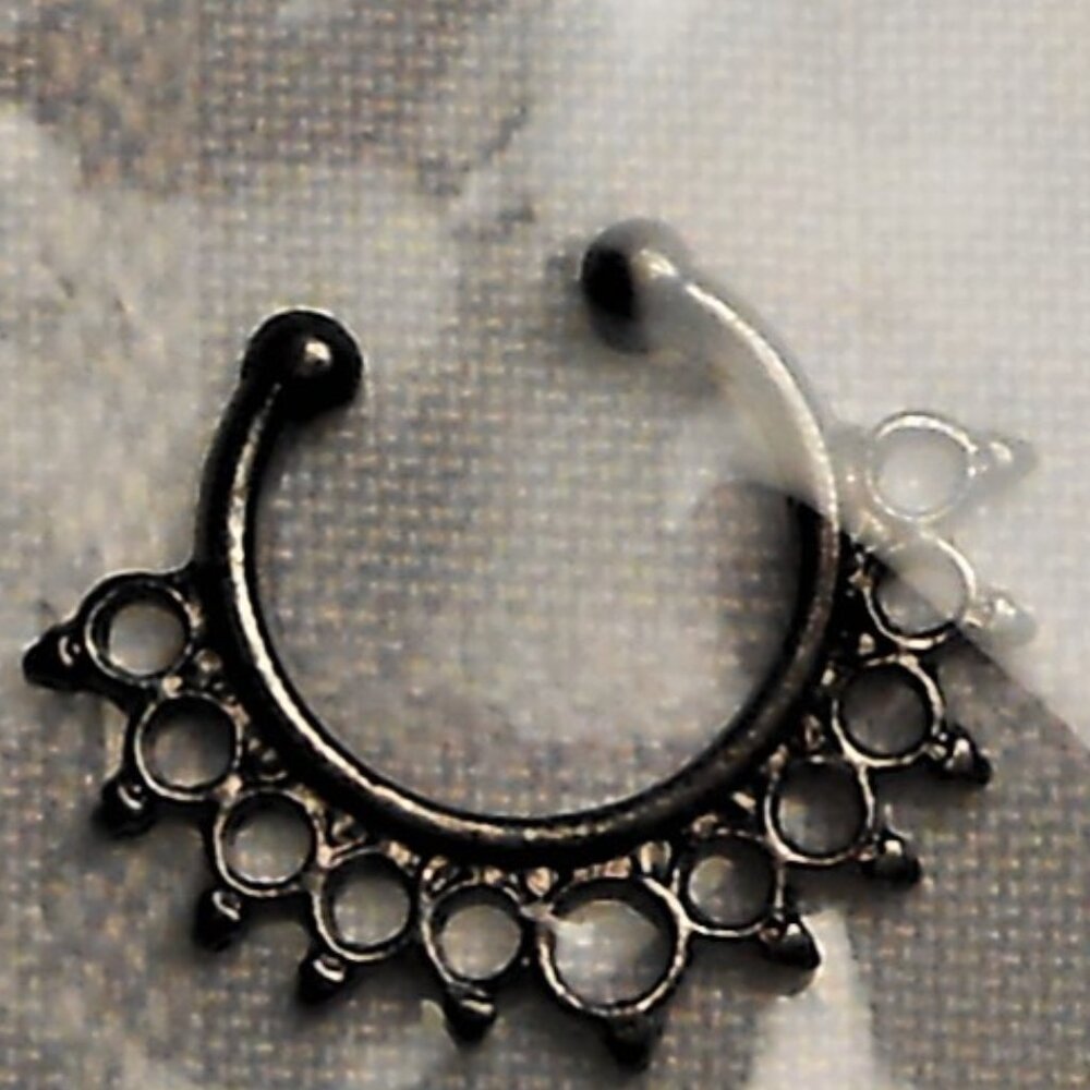 No17 - Fake 10mm Septum Ring - new, repackaged, gunmetal color